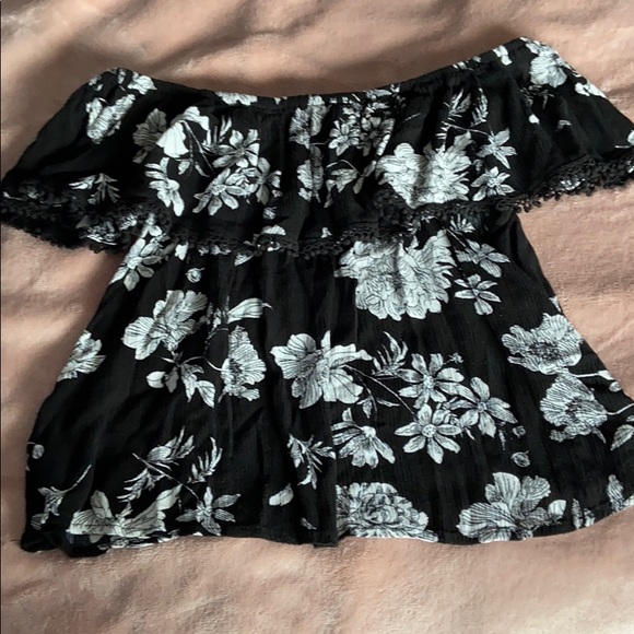 Off shoulder top - Picture 3 of 3